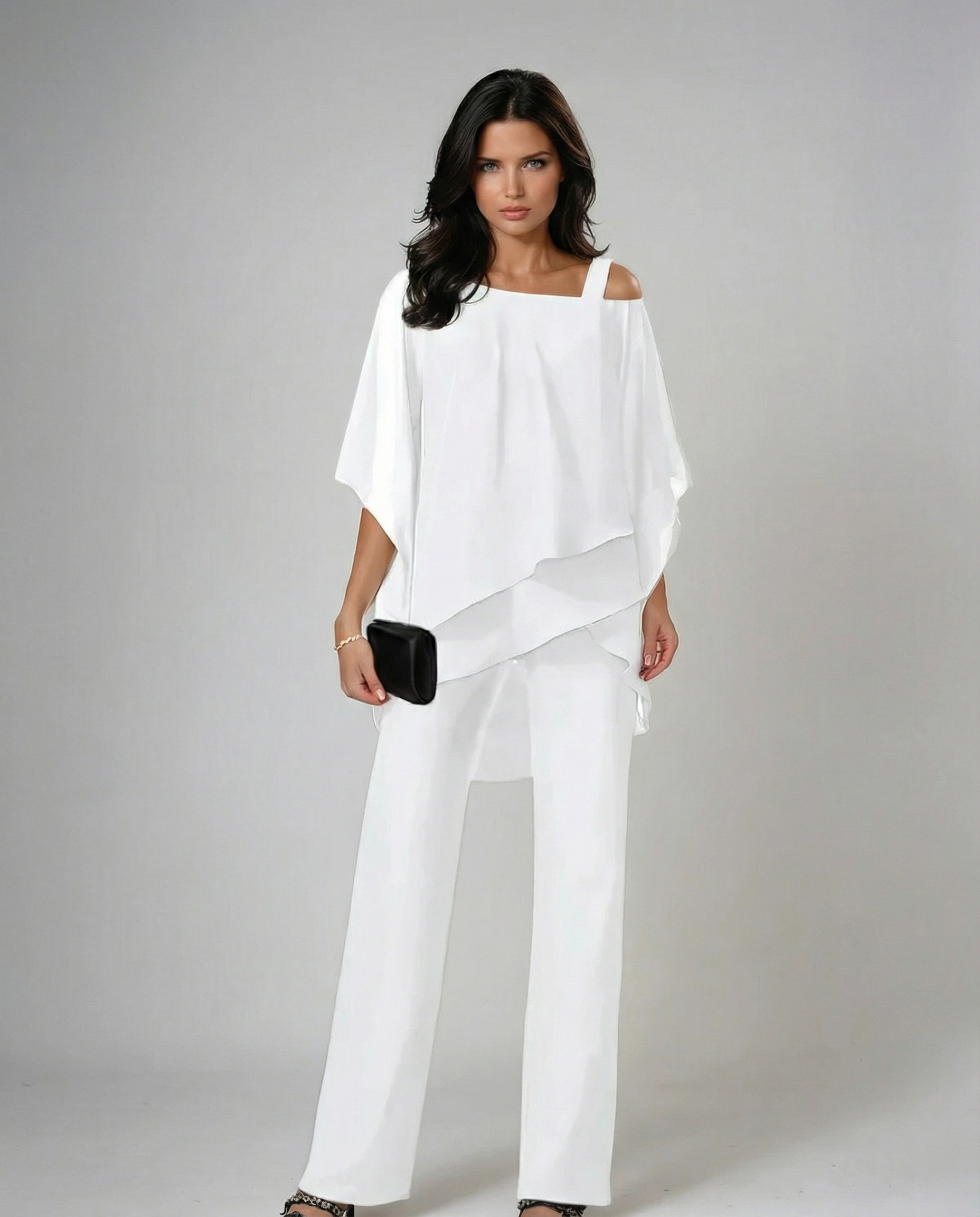 Conjunto Loretta de Vega Madrid con corte sofisticado, en tonos neutros y diseño elegante para ocasiones formales.