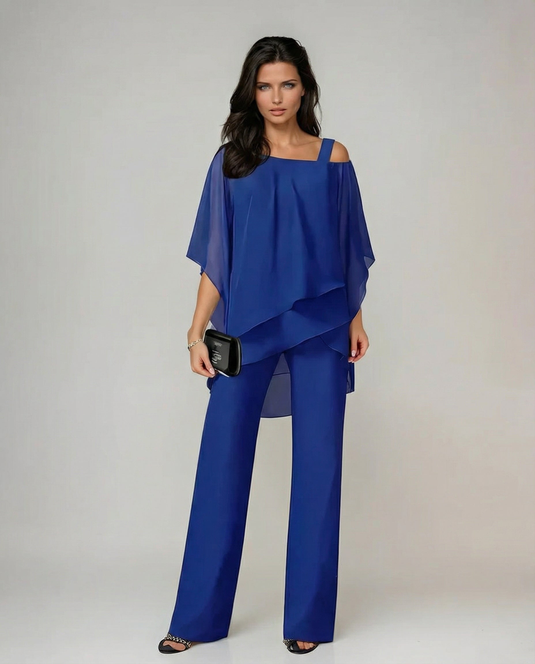 Conjunto Loretta de Vega Madrid, diseño sofisticado con corte elegante, en tonos neutros y detalles modernos.