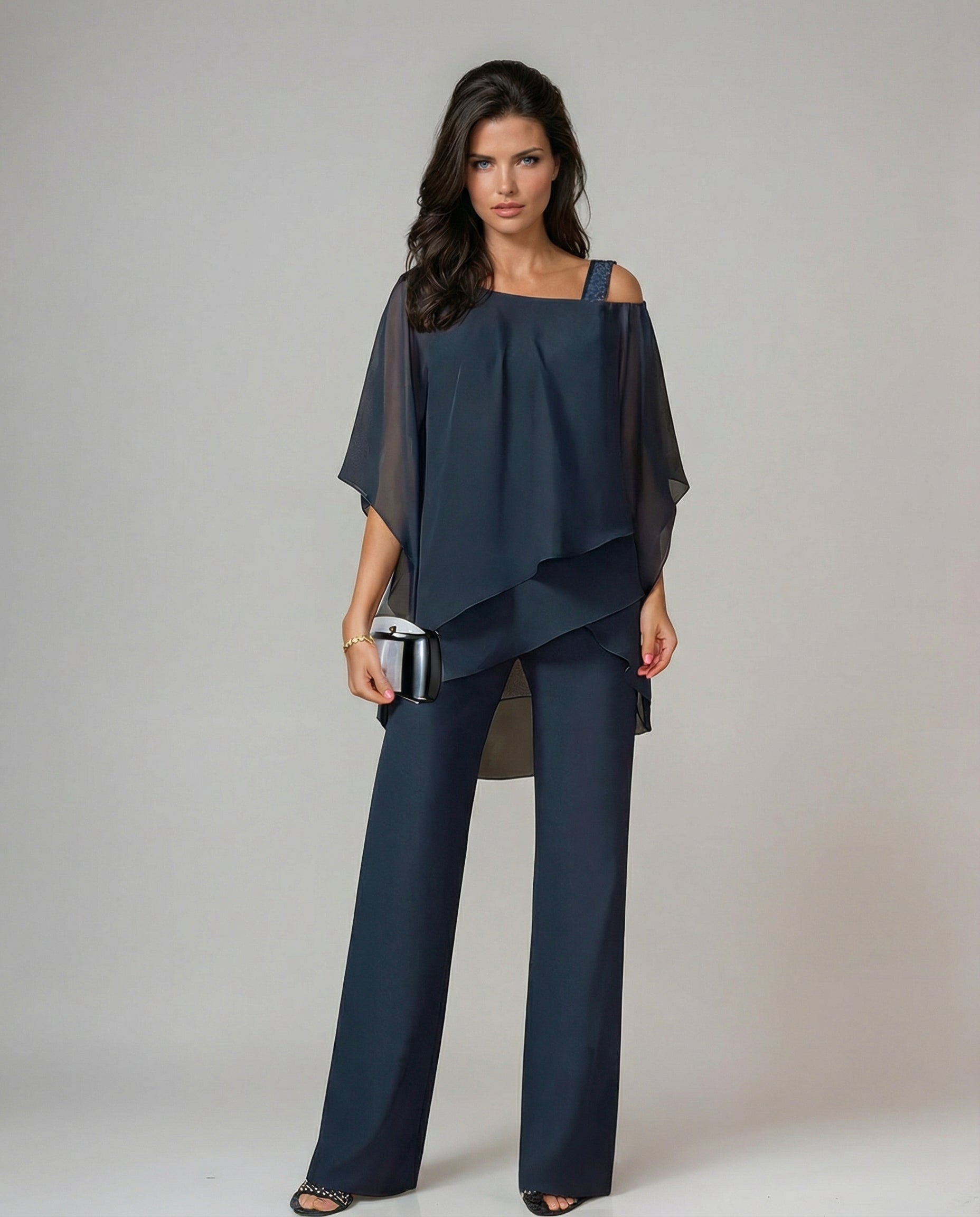 Conjunto Loretta de Vega Madrid, corte sofisticado, en tonos neutros, diseñado para un estilo elegante y moderno.