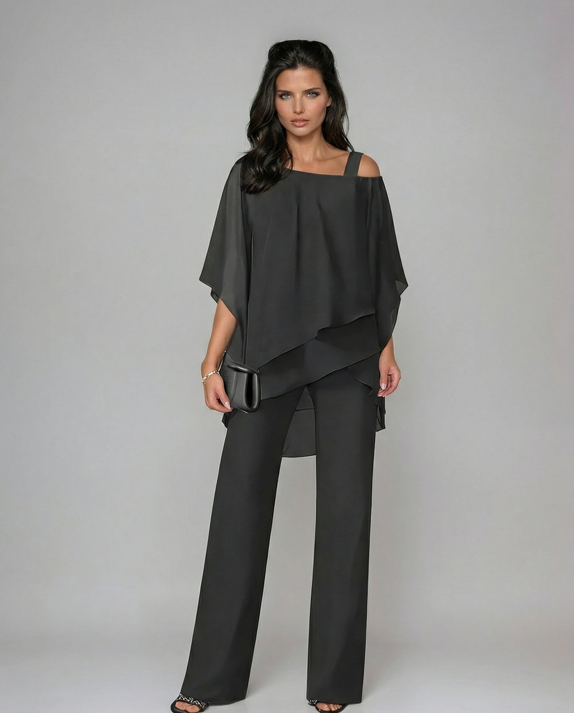 Conjunto corte sofisticado Loretta de Vega Madrid, con diseño elegante y detalles modernos en tonos neutros.