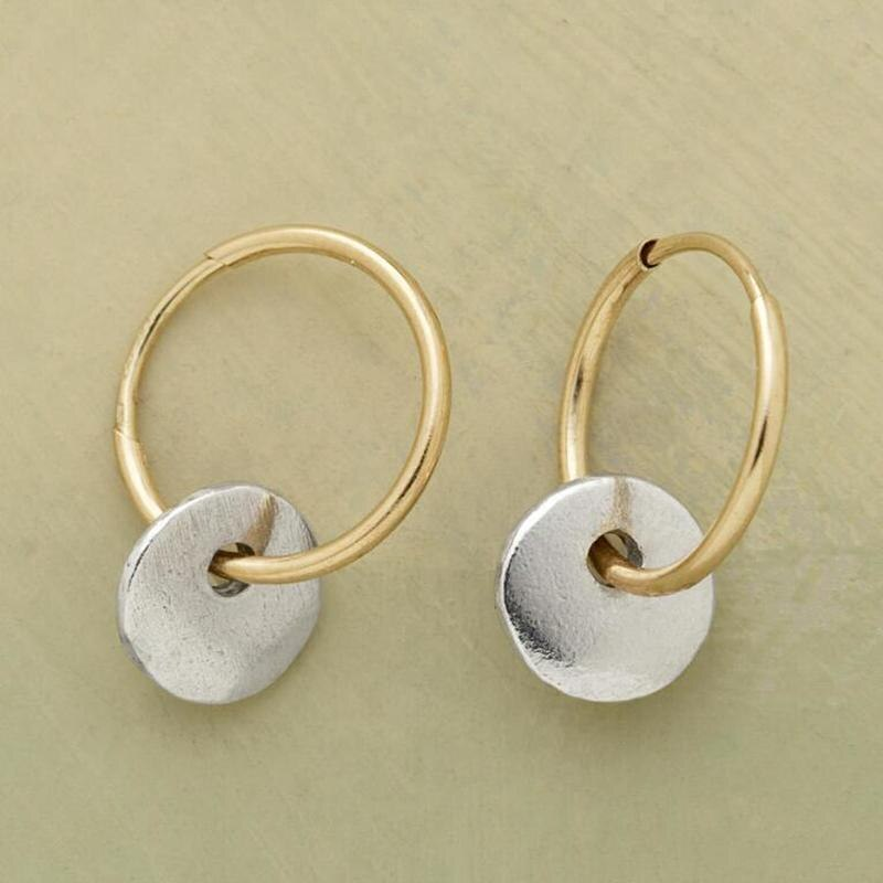 Pendientes de aro elegantes hechos a mano por Vega Madrid, con detalles finos y diseño sofisticado para ocasiones especiales.