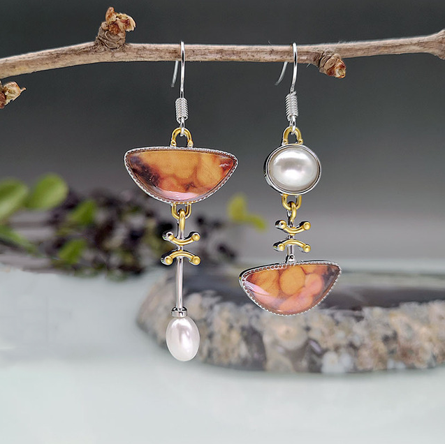 Pendientes retro naranjas Elodi de Vega Madrid con diseño llamativo y estilo vintage brillante en imagen.
