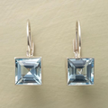 Pendientes vintage de vidrio cúbico azul de Vega Madrid, con diseño clásico y acabado brillante.