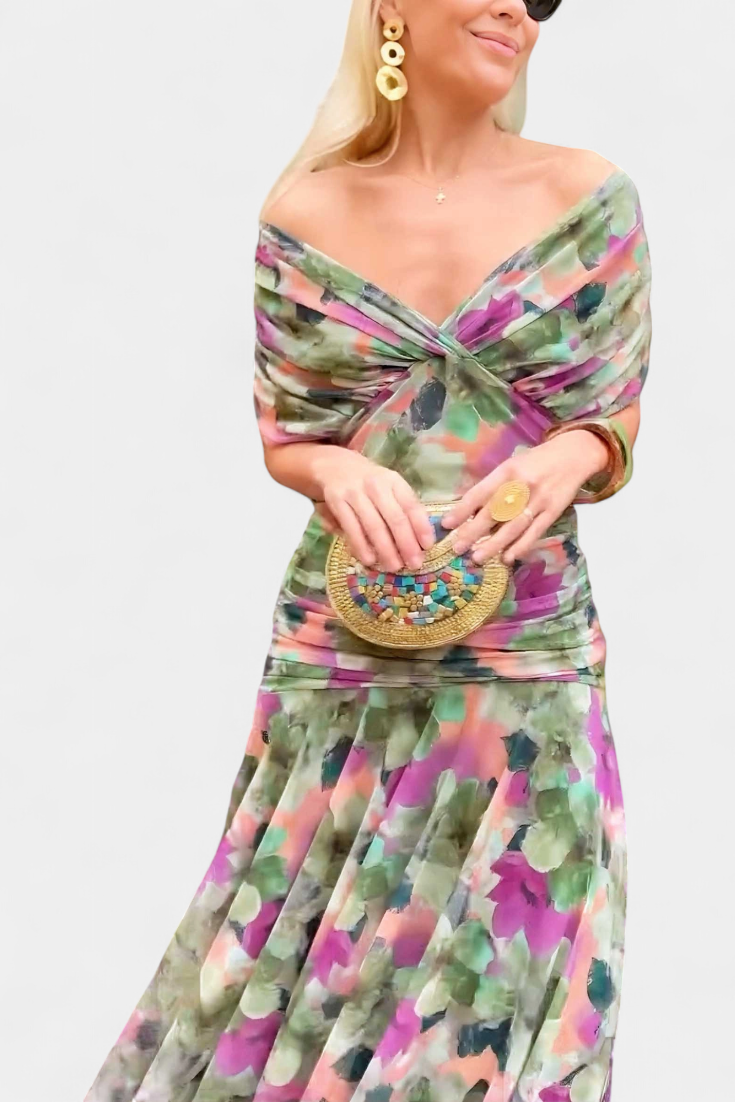 Vestido largo Celeste de Vega Madrid con escote cruzado y tejido fluido, mostrando su diseño elegante y cómodo.