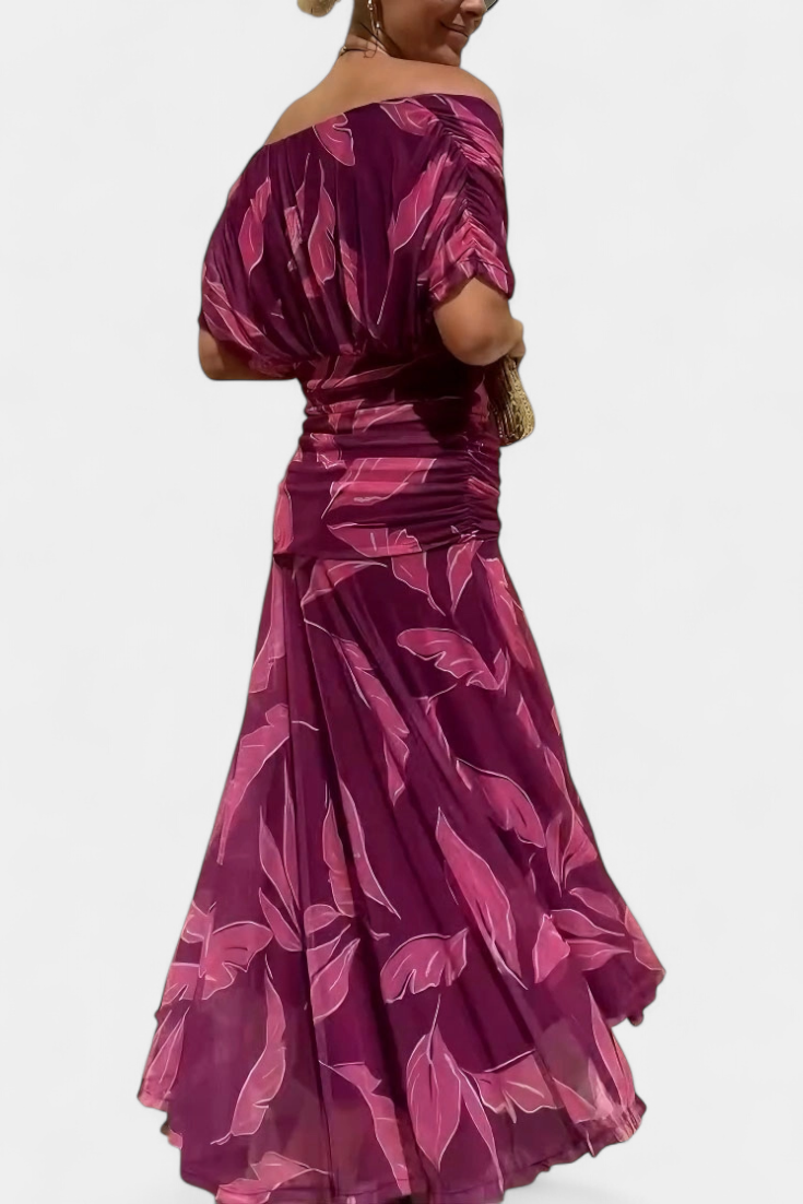 Vestido largo Celeste de Vega Madrid con escote cruzado y tejido fluido, mostrando su diseño elegante y femenino.