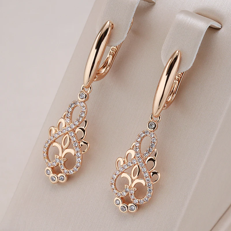 Pendientes Hadita Dorada Encantadora de Vega Madrid con diseño de hadas y acabado dorado brillante.