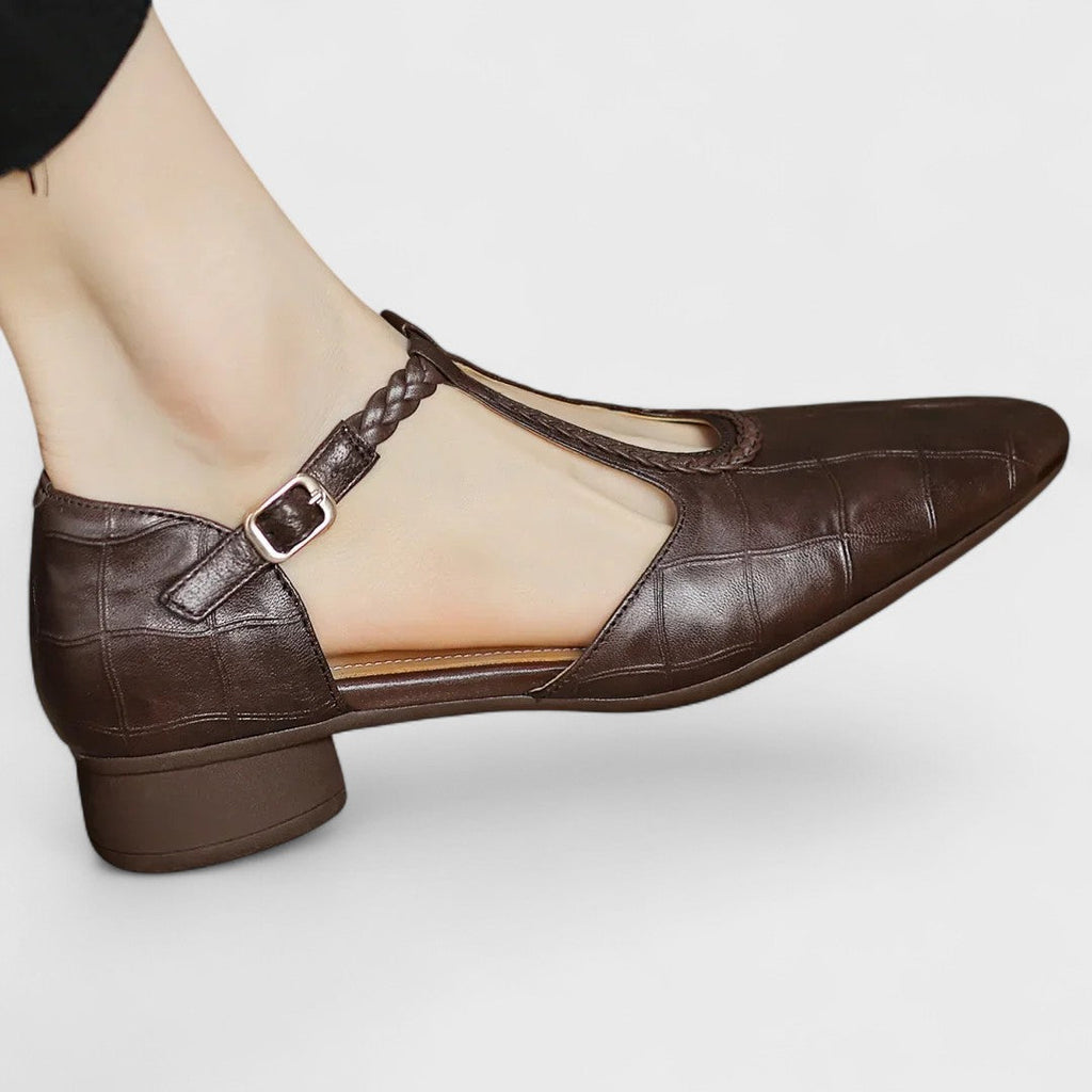 Bailarina trenzada Luciana de Vega Madrid, calzado femenino con diseño elegante y detalles de trenza en color neutro.