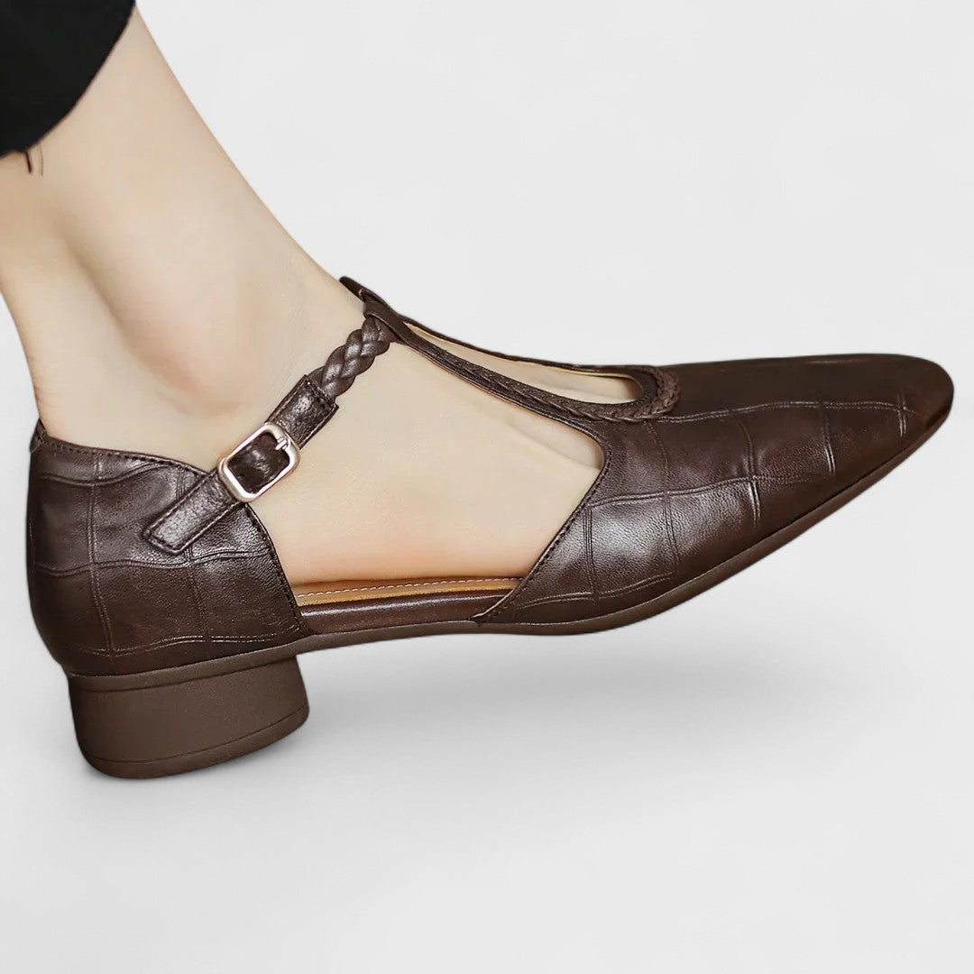 Bailarina trenzada Luciana de Vega Madrid, calzado femenino con diseño elegante y detalles de trenza en color neutro.