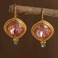 Pendientes clásicos Railey de Vega Madrid con diseño elegante y detalles en plata, ideales para ocasiones especiales.