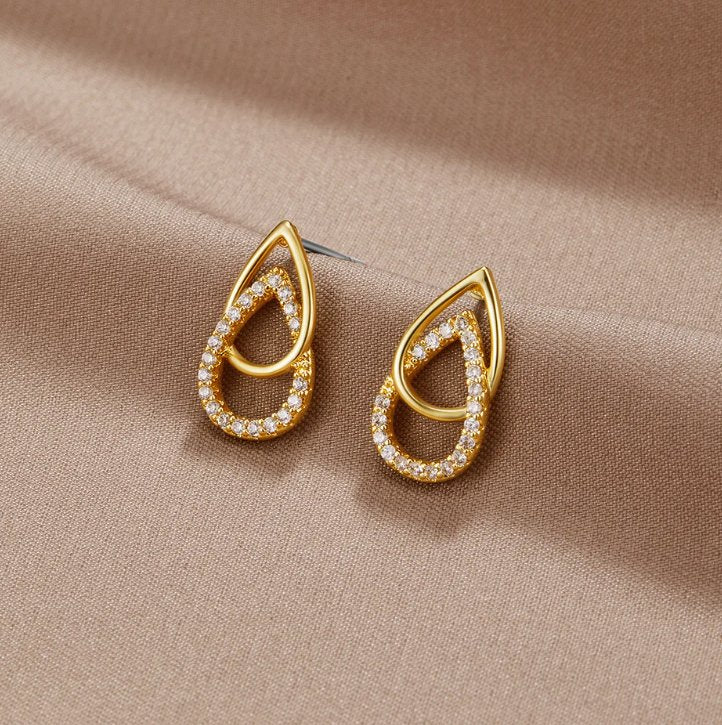 Pendientes de eslabón colgante Lin de Vega Madrid, con diseño de lágrima y acabado elegante en plata.