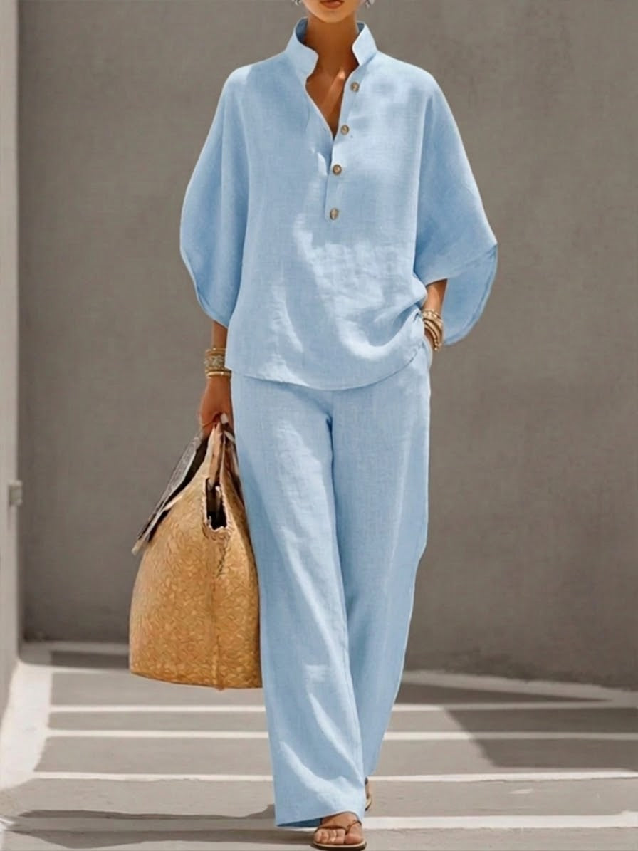 Conjunto Mariel de Vega Madrid con mangas murciélago y pantalones anchos en tela ligera y cómoda, en tonos neutros.