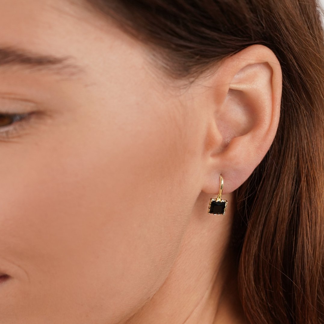 Pendientes colgantes Wonder Crystal de Vega Madrid con cristales negros y diseño elegante para mujer.