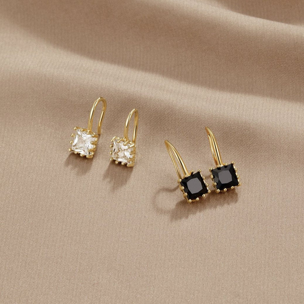 Pendientes colgantes Wonder Crystal de Vega Madrid con cristales negros, diseño elegante y moderno con detalles brillantes.