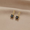 Pendientes colgantes Wonder Crystal de Vega Madrid con cristales negros y diseño elegante para ocasiones especiales.