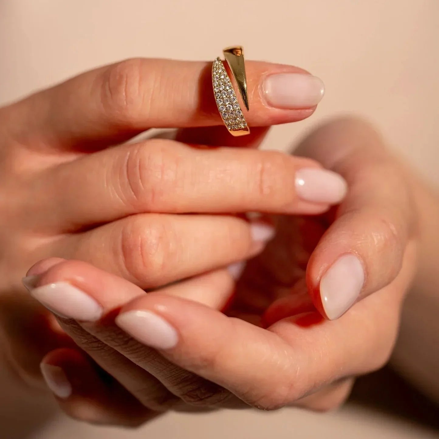 Eloisa | Anillo de Brillo Atemporal