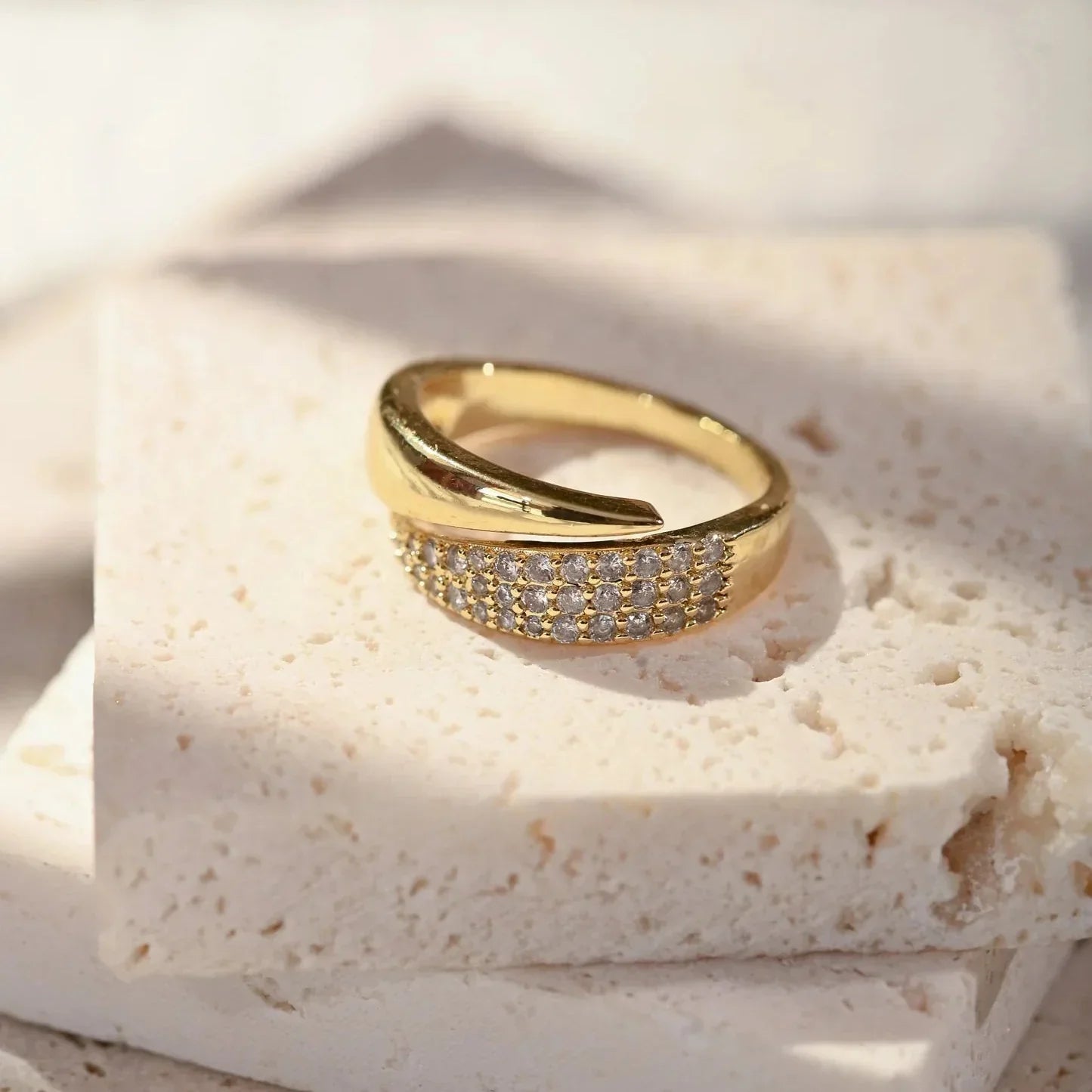Eloisa | Anillo de Brillo Atemporal