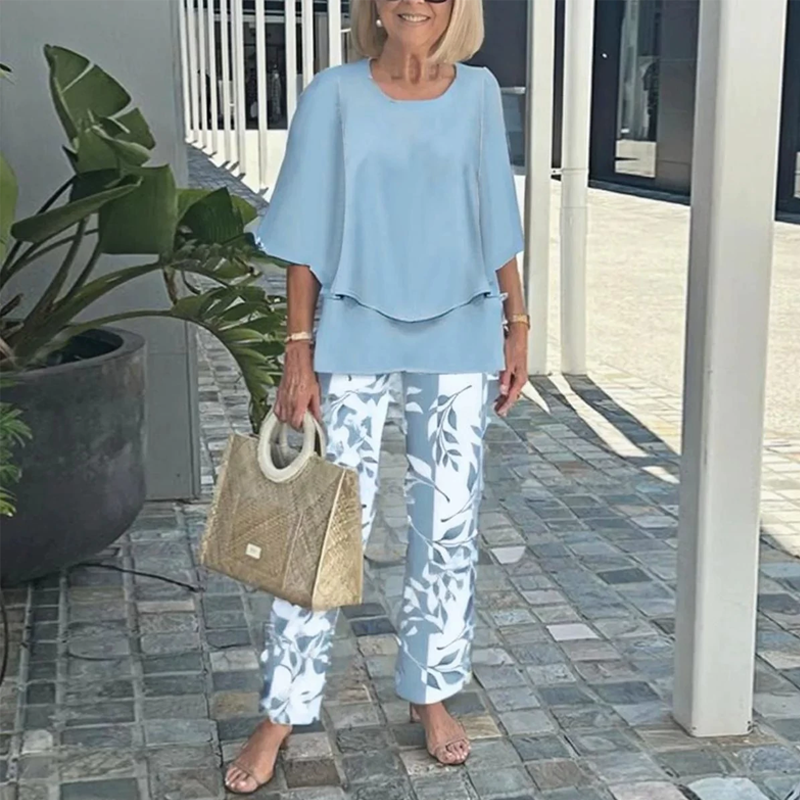 Conjunto Serena de Vega Madrid en tonos suaves, con blusa y pantalón, estilo elegante y cómodo para mujer.