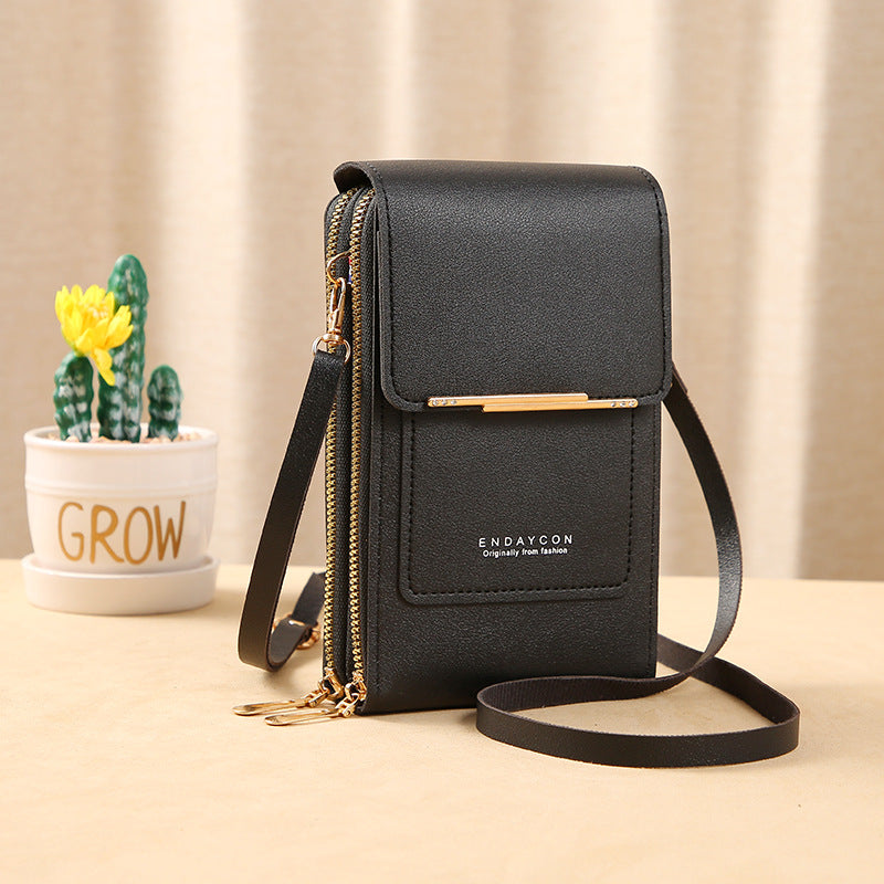 Bolso bandolera compacto de diseño minimalista Sandra de Vega Madrid, en color negro con detalles sencillos y elegantes.
