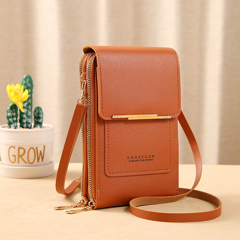 Bolso bandolera compacto de diseño minimalista Sandra de Vega Madrid, en color negro con correa ajustable y detalles elegantes