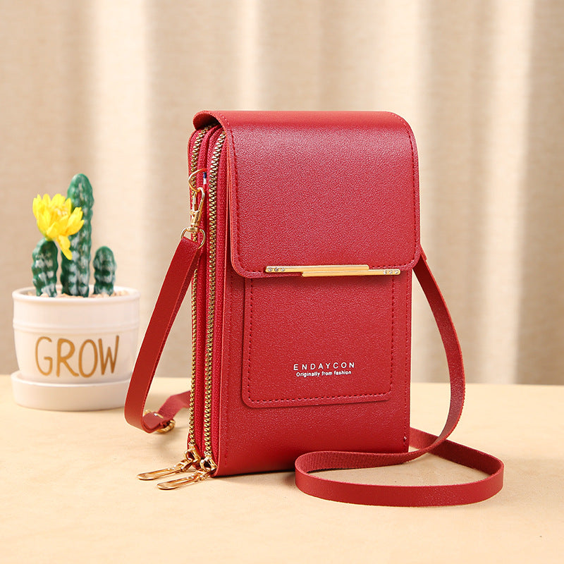 Bolso bandolera compacto Sandra de Vega Madrid, diseño minimalista en cuero negro con correa ajustable y acabado elegante.