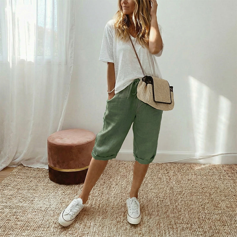 Pantalón tobilleros relax Julia de Vega Madrid, pantalones cómodos con estilo casual, en color neutro y material suave.