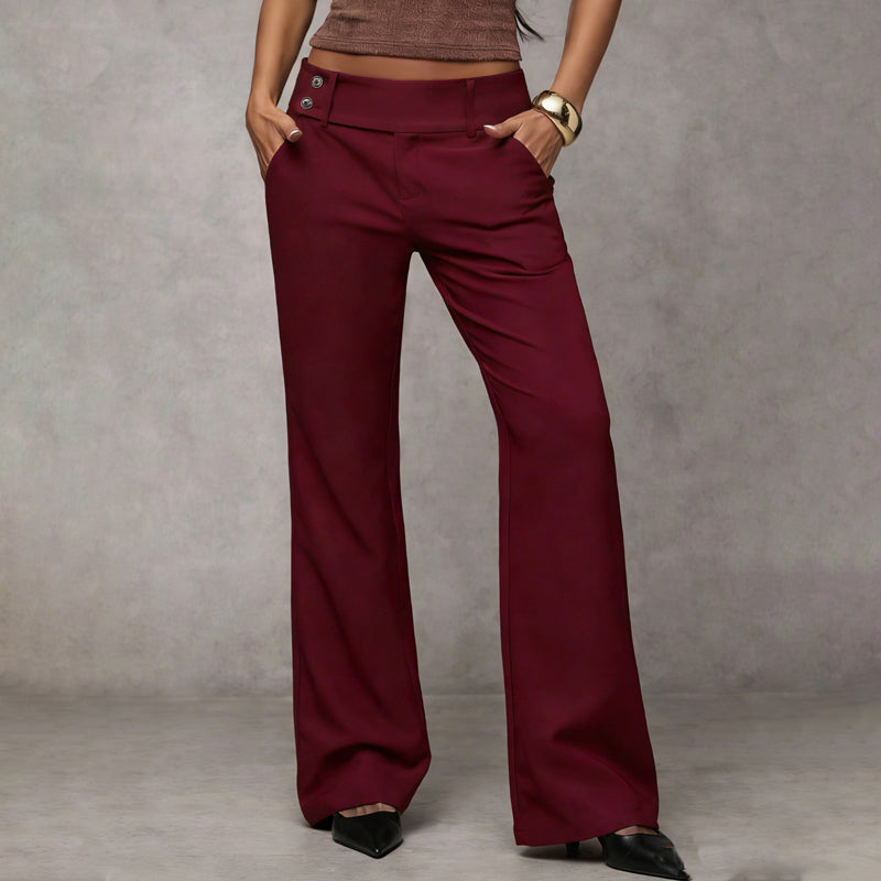 Pantalón blanco de vestir Gema de Vega Madrid, con corte elegante y diseño sofisticado para ocasiones formales.