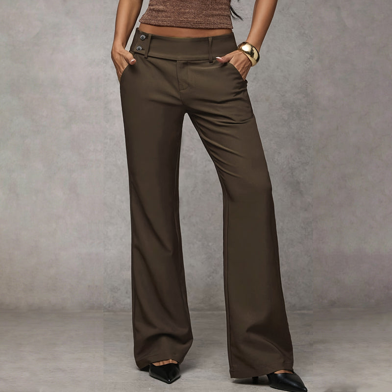 Pantalón blanco de vestir Vega Madrid, modelo Gema, con corte elegante, tela lisa y diseño formal para mujer.